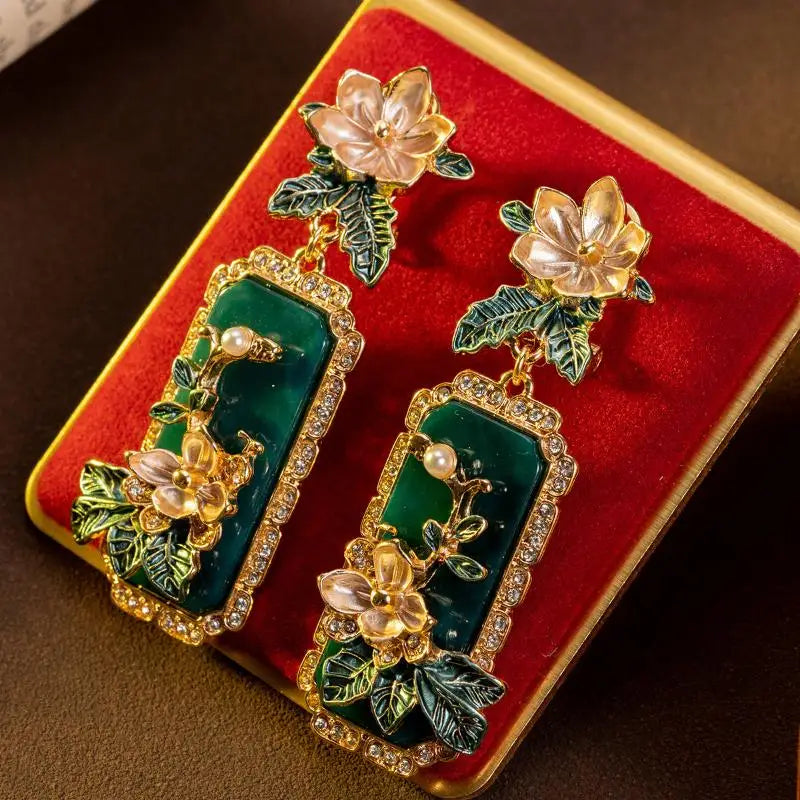 One Pair of Vintage Crystal Alloy Earrings with Horsehead Design for Women